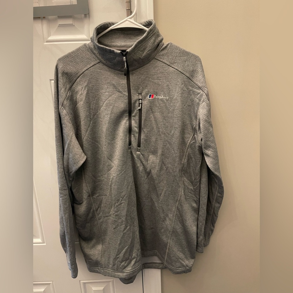 Berghaus Light Gray Waffle Knit mid layer 1/4 zip. Size xl. New without tags